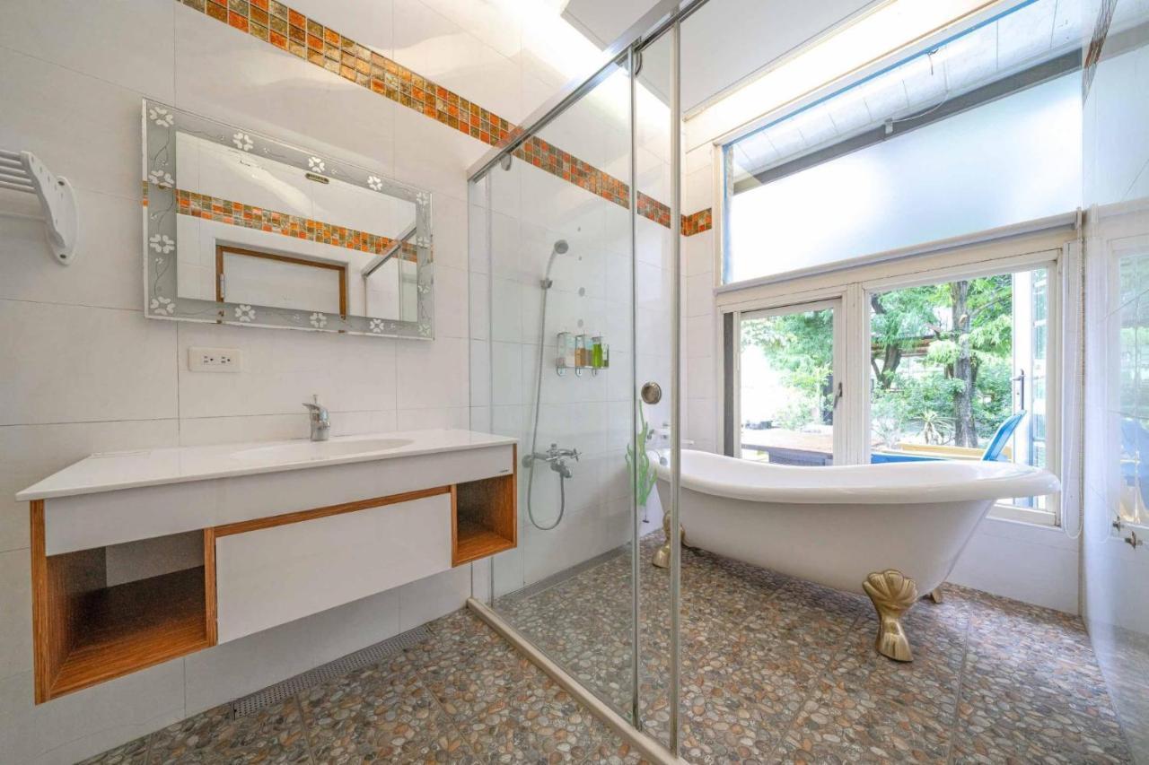 Rainbow Garden B&B Dongshan  Exterior photo